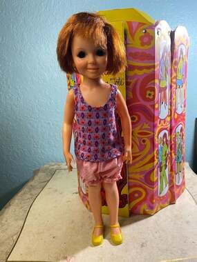 1969 ideal Crissy and Friend Fashion Tote with Dolls mattel talking Cynthi